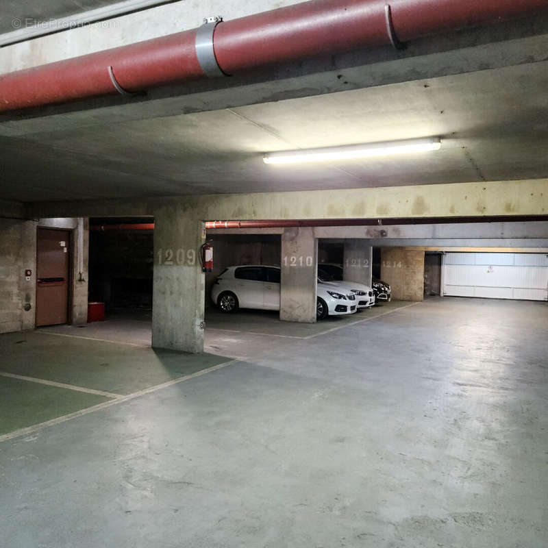 Parking à COURBEVOIE