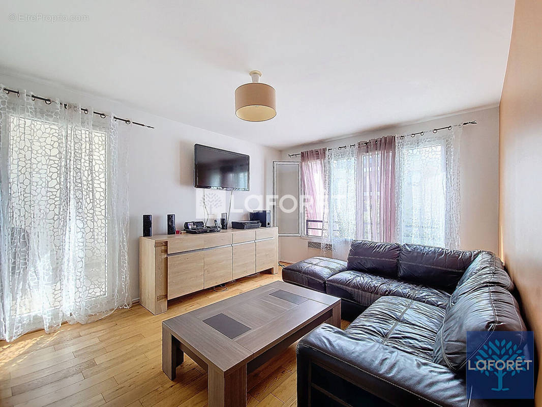 Appartement à VIGNEUX-SUR-SEINE