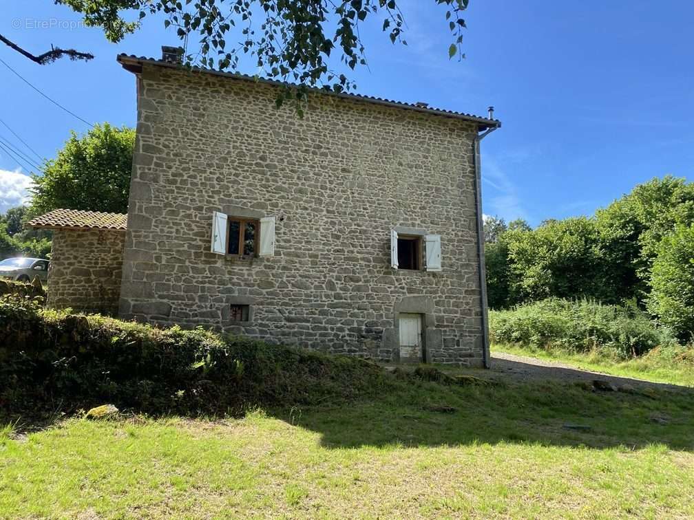 Maison à SAINT-JULIEN-LE-PETIT