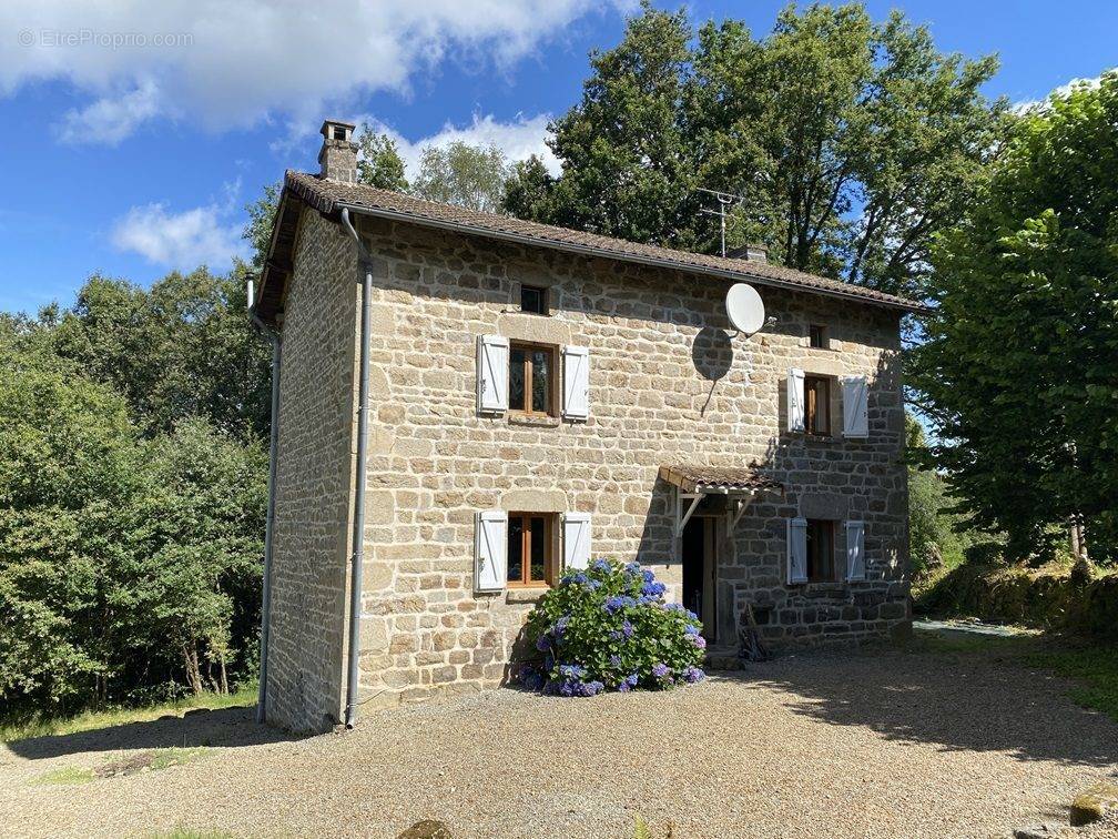 Maison à SAINT-JULIEN-LE-PETIT