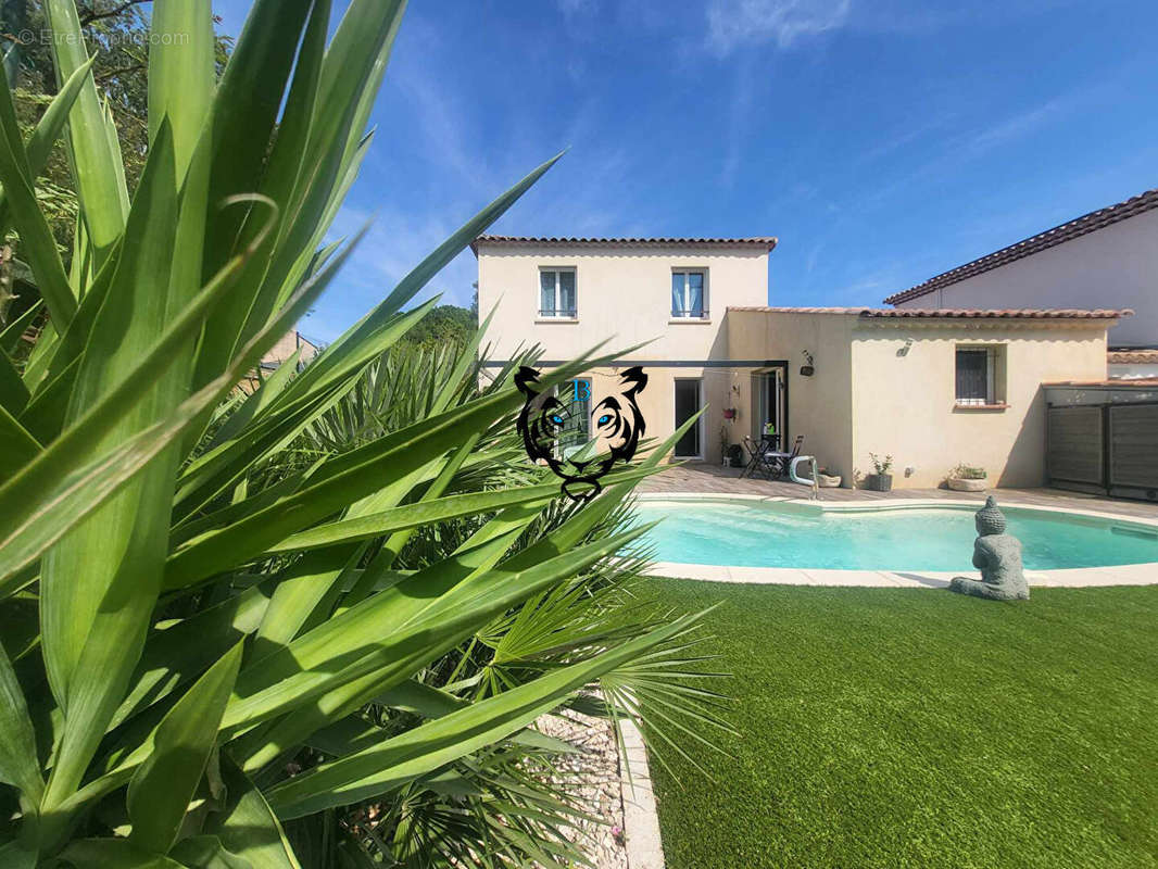 Maison à ROQUEBRUNE-SUR-ARGENS