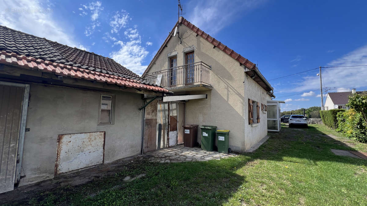 Maison à LA QUEUE-LES-YVELINES