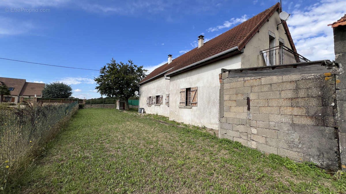 Maison à LA QUEUE-LES-YVELINES