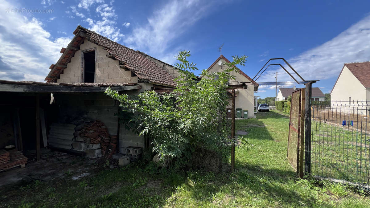 Maison à LA QUEUE-LES-YVELINES