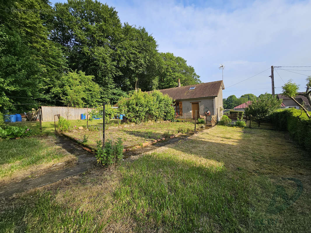 Maison à SAINT-CLAIR-DE-HALOUZE