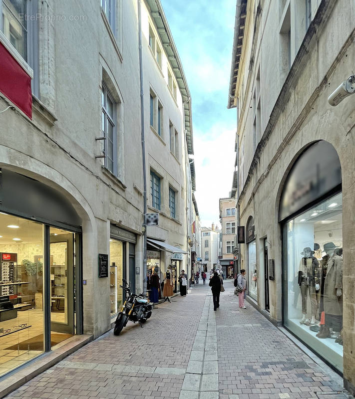 Commerce à NIMES