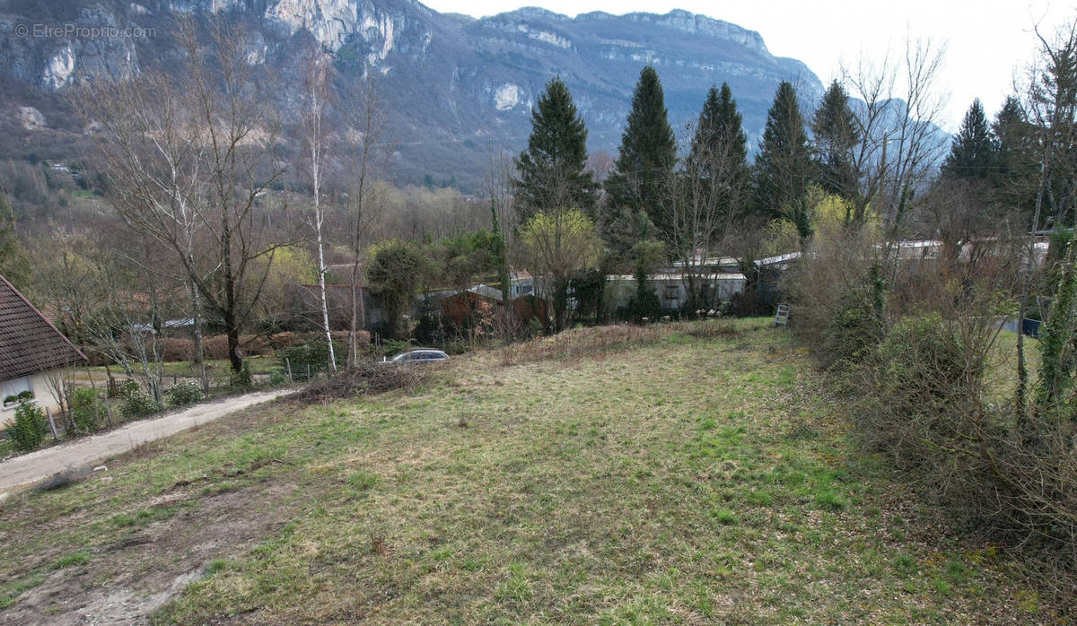 Terrain à CHINDRIEUX