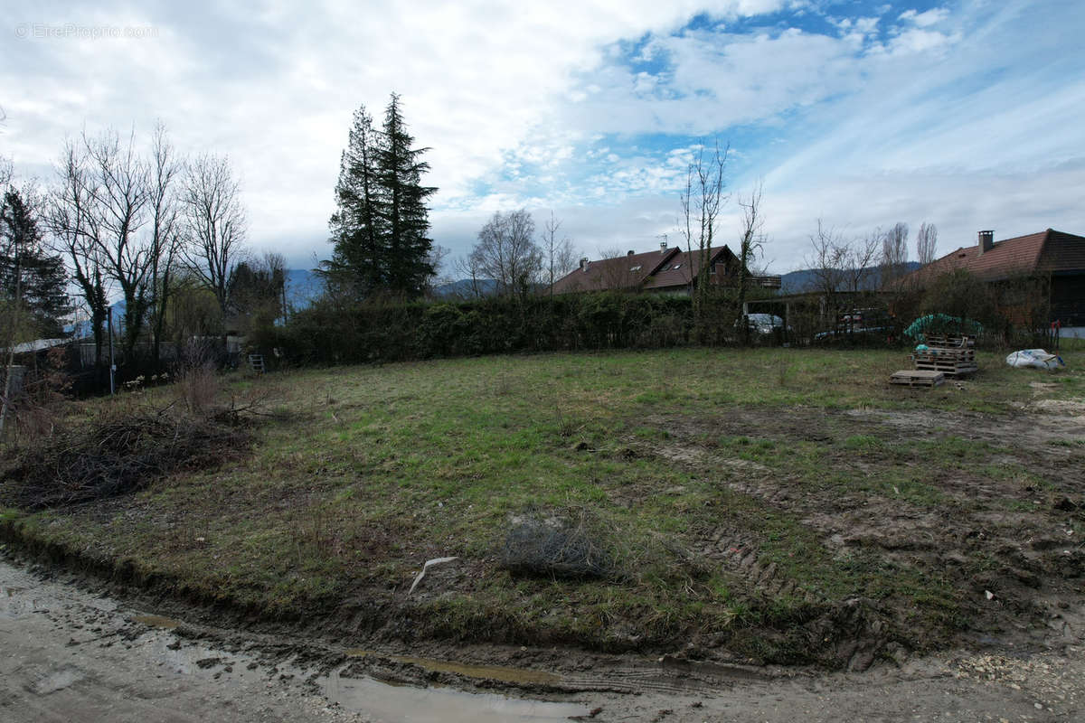 Terrain à CHINDRIEUX