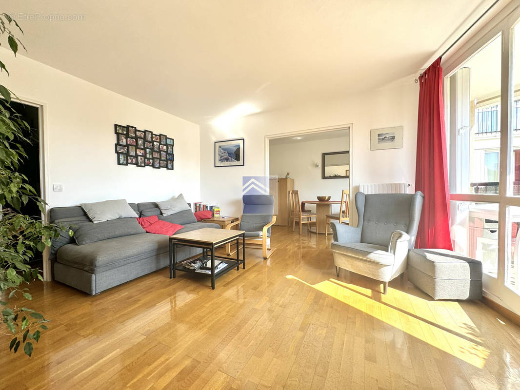 Appartement à COURBEVOIE