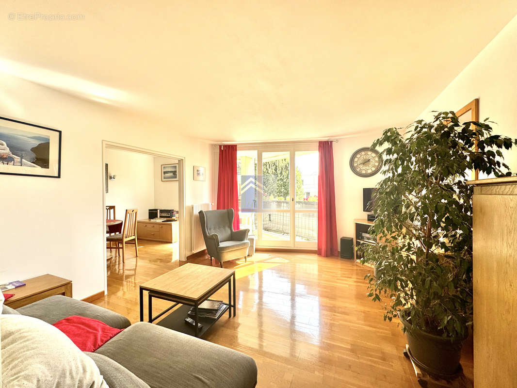 Appartement à COURBEVOIE