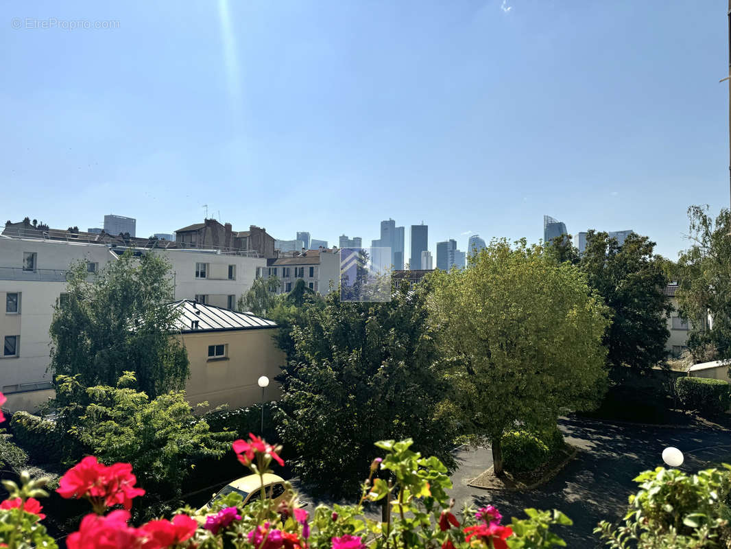 Appartement à COURBEVOIE