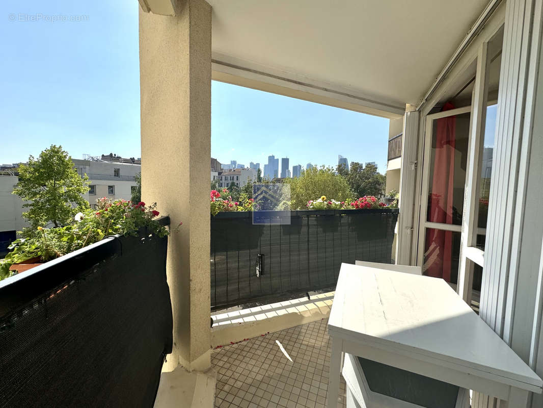 Appartement à COURBEVOIE