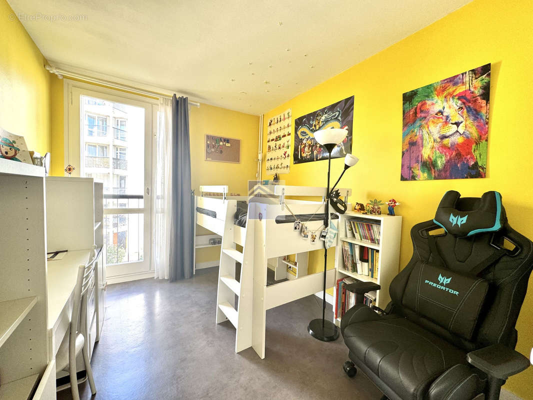 Appartement à COURBEVOIE