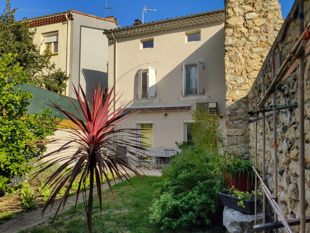 Maison à CHARMES-SUR-RHONE