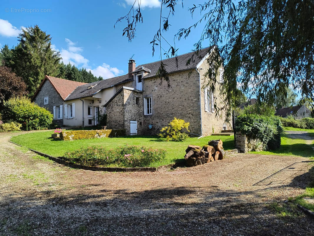 Maison à SAINT-MARTIN-DU-PUY