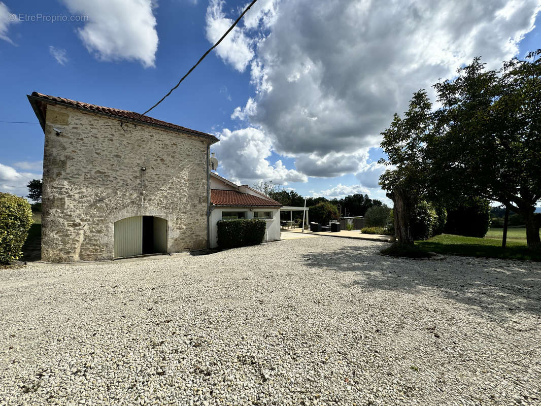 Maison à THEZAC