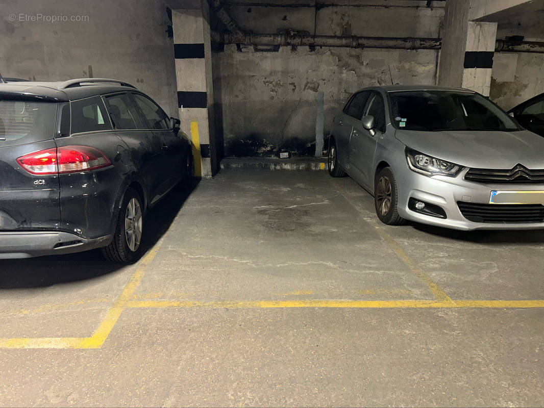 Parking à PARIS-9E