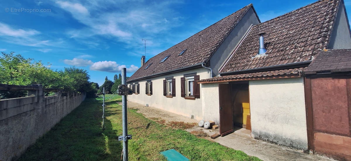 Maison à VILLECHETIVE