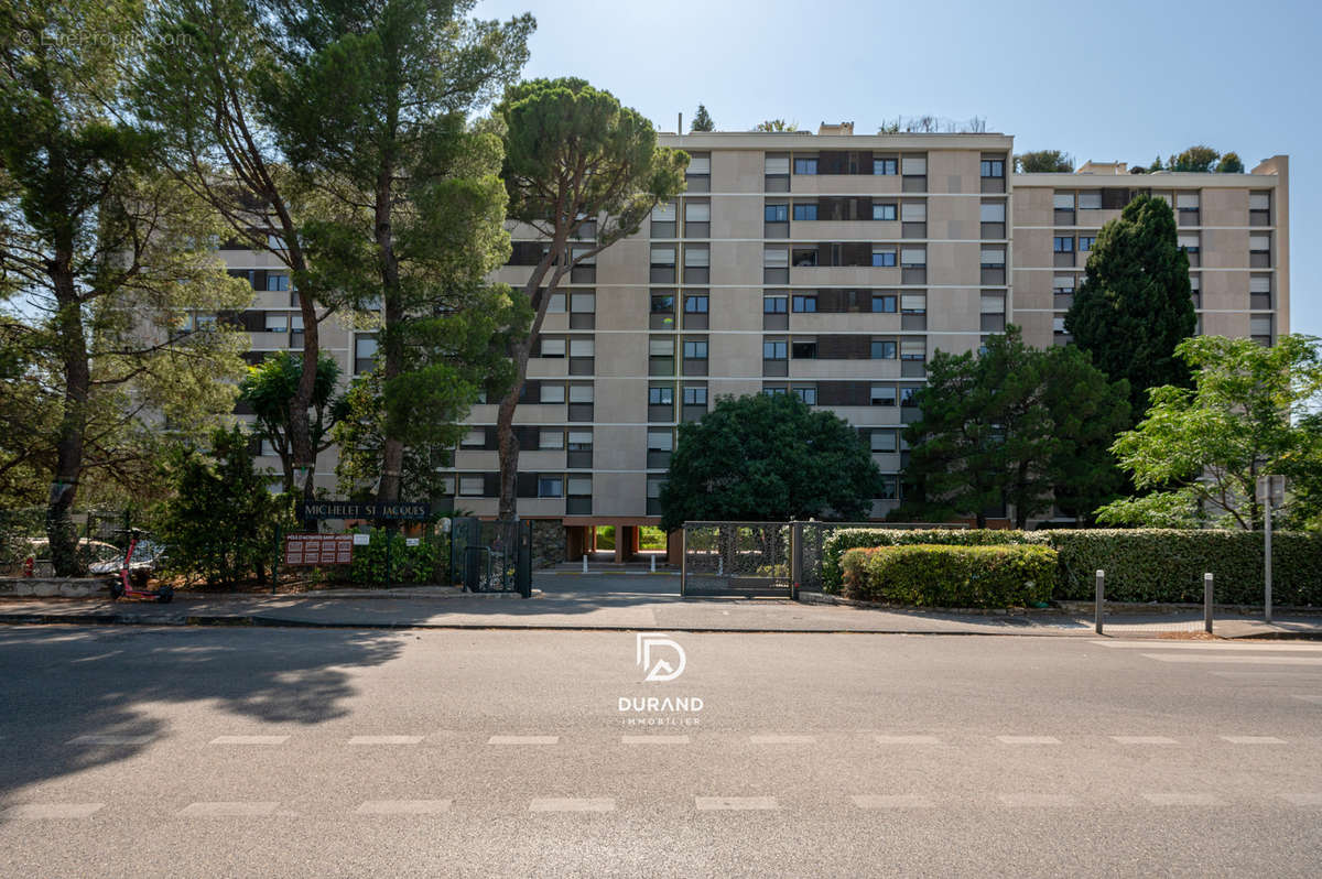 Parking à MARSEILLE-9E