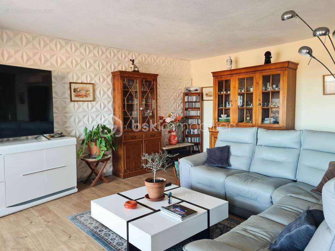 Appartement à VALLAURIS