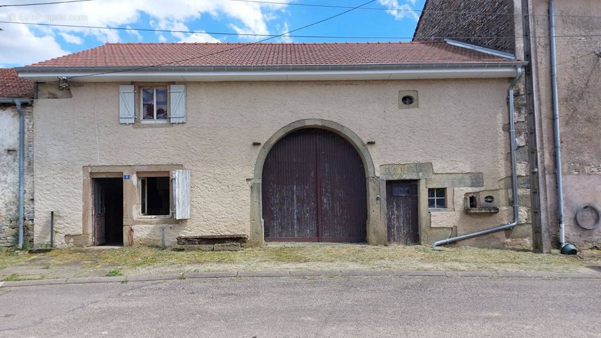 Maison à MONTHUREUX-SUR-SAONE