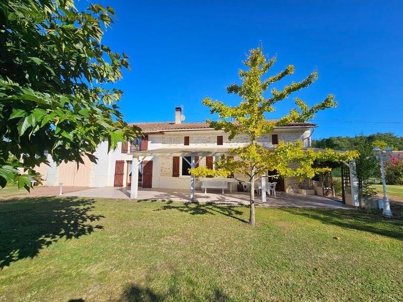 Maison à SAINT-CIERS-SUR-GIRONDE