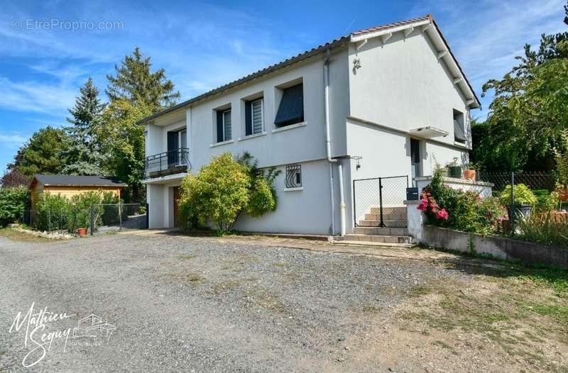 Maison à SOURCIEUX-LES-MINES