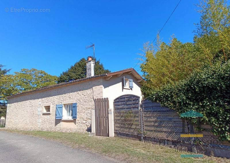 Maison à BELLEBAT