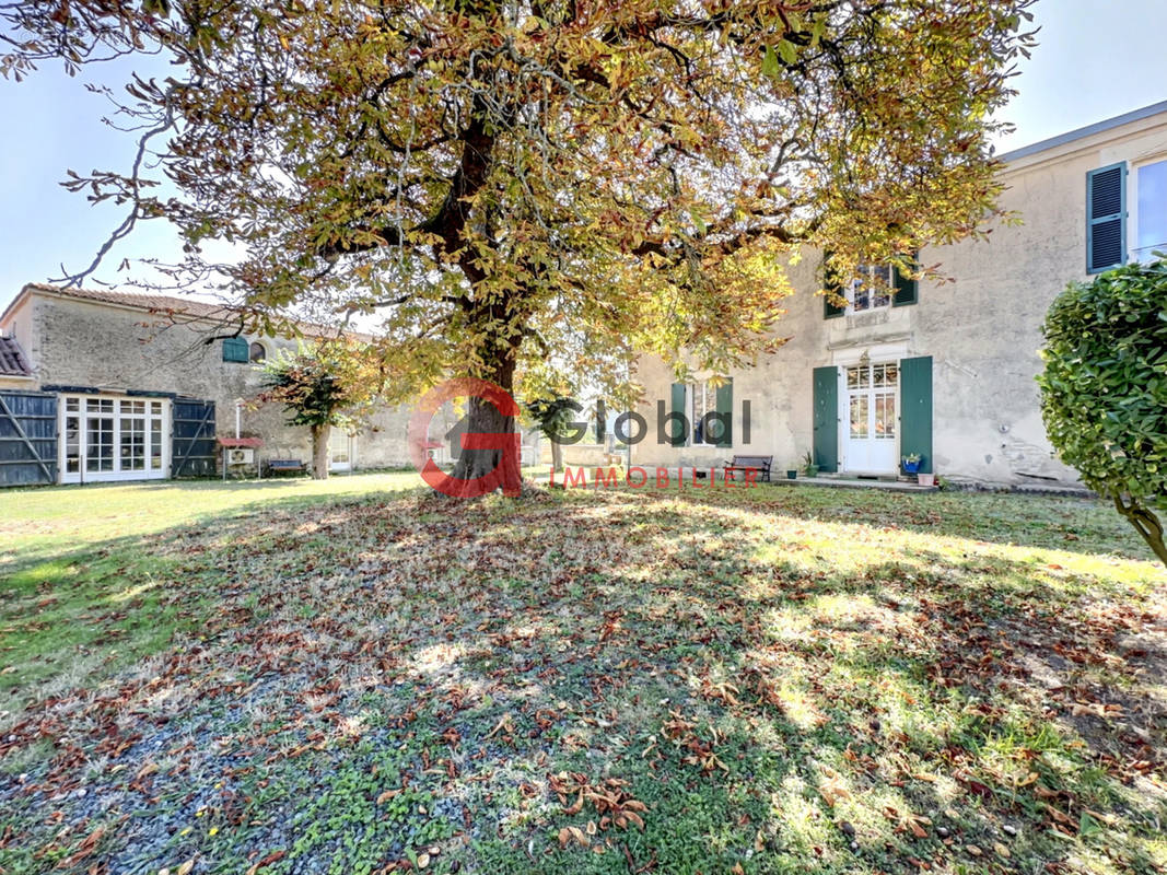 Maison à CHAMPAGNE-LES-MARAIS