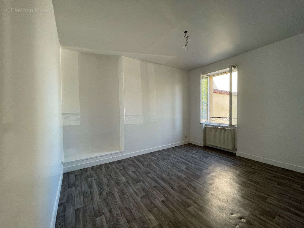 Appartement à IVRY-LA-BATAILLE