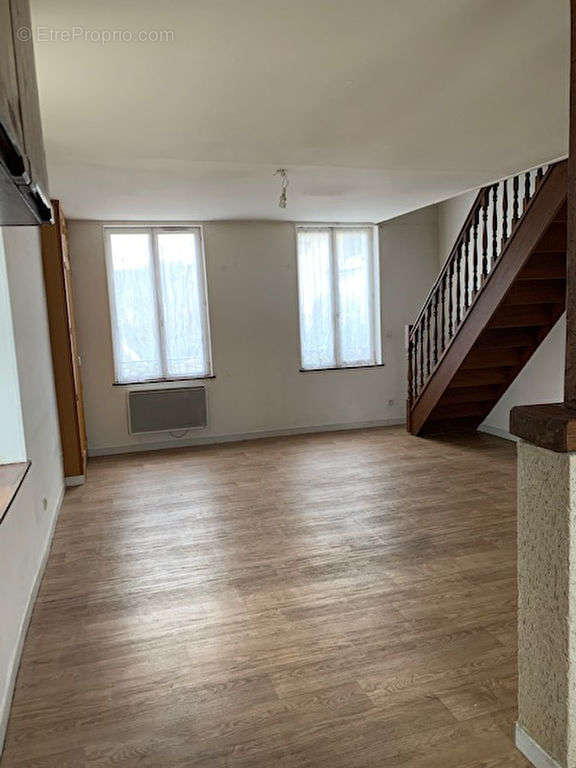 Appartement à IVRY-LA-BATAILLE