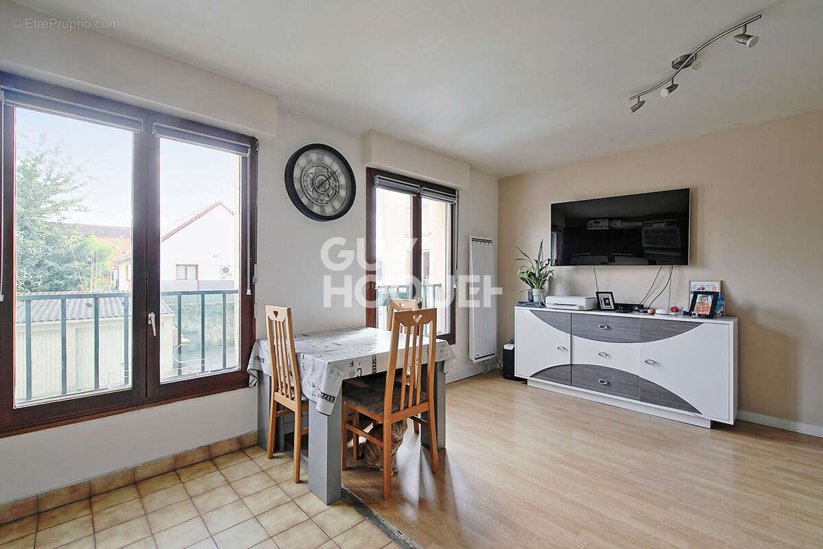 Appartement à OZOIR-LA-FERRIERE