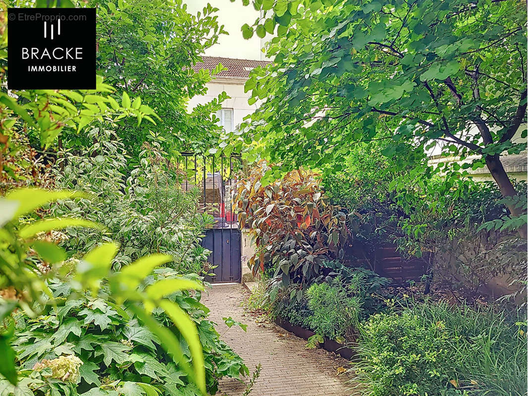 Appartement à COURBEVOIE