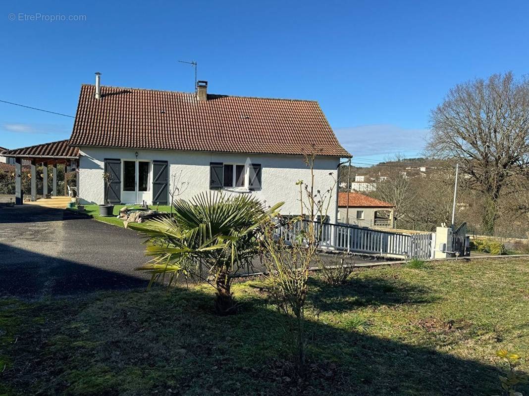 Maison à PUY-L&#039;EVEQUE