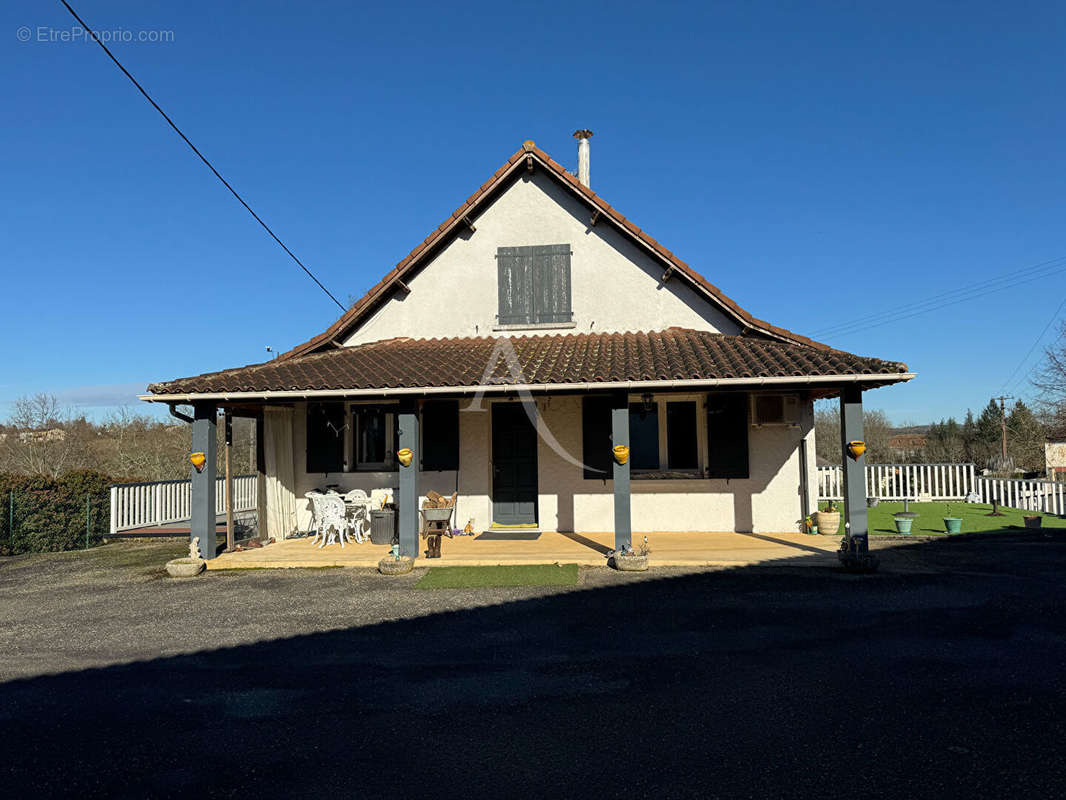 Maison à PUY-L&#039;EVEQUE