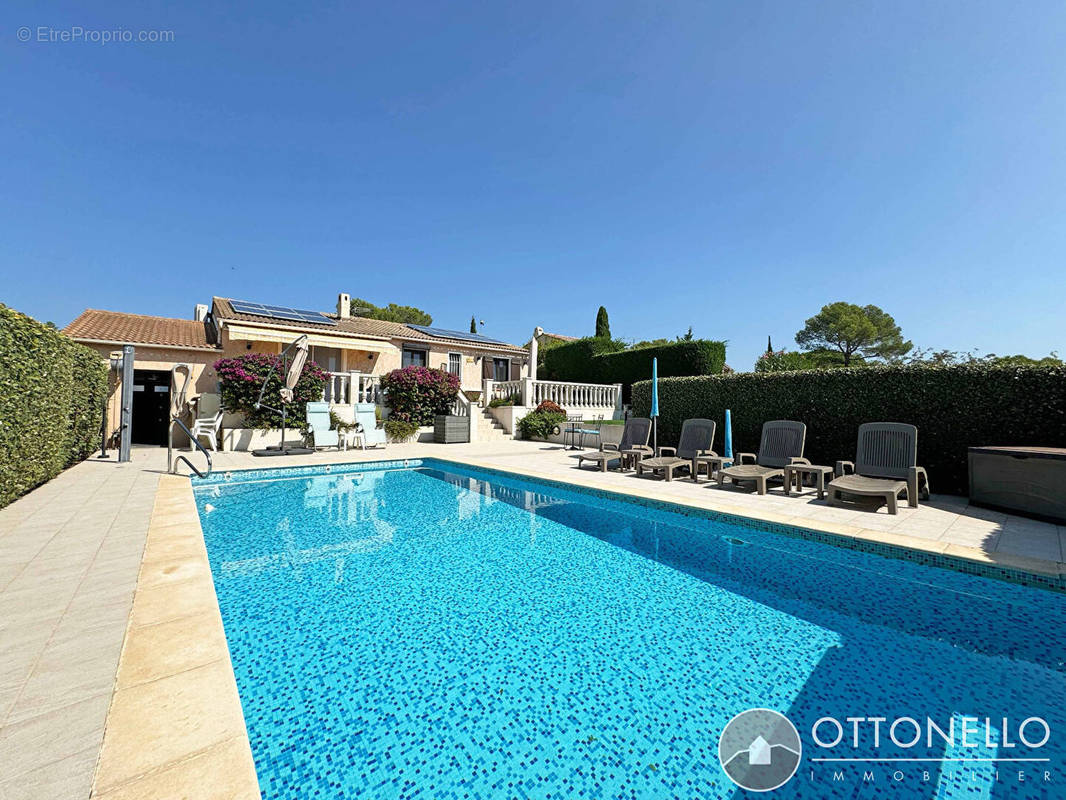 Maison à ROQUEBRUNE-SUR-ARGENS