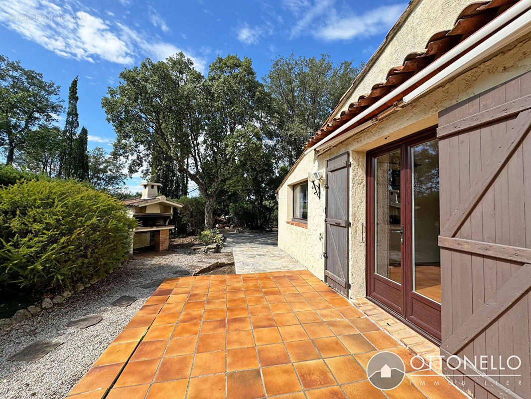 Maison à ROQUEBRUNE-SUR-ARGENS