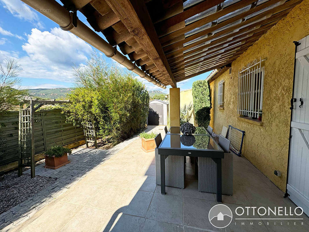 Maison à ROQUEBRUNE-SUR-ARGENS