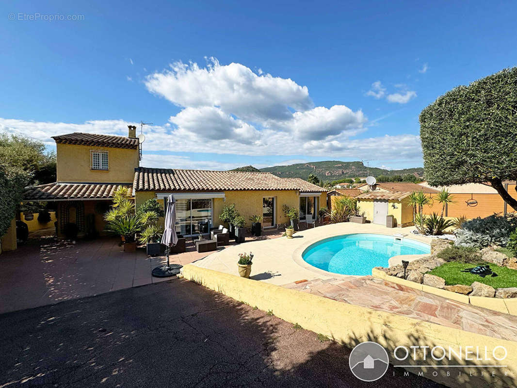 Maison à ROQUEBRUNE-SUR-ARGENS