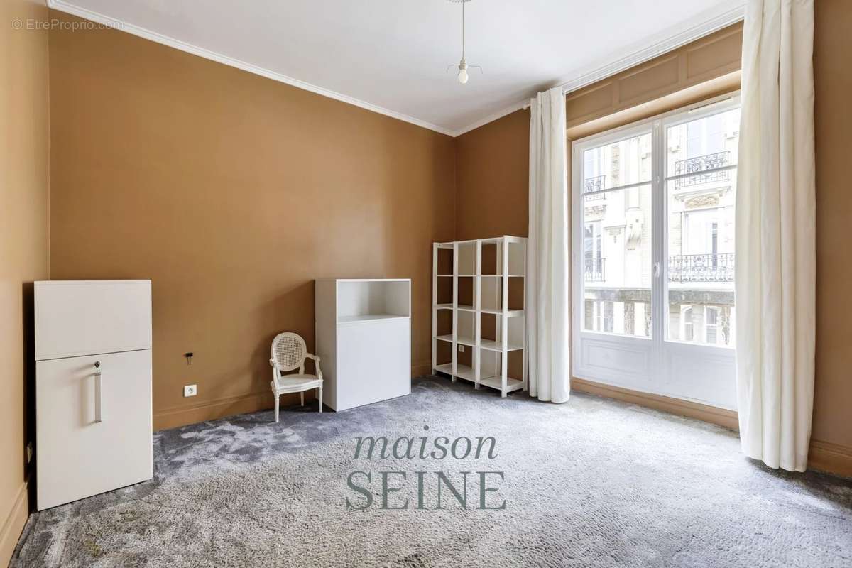 Maison à NEUILLY-SUR-SEINE