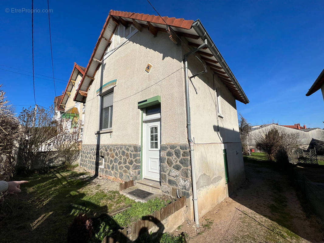 Maison à MONTLUCON