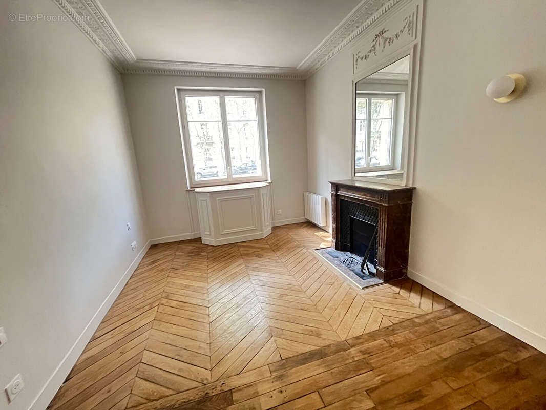 Appartement à PARIS-7E