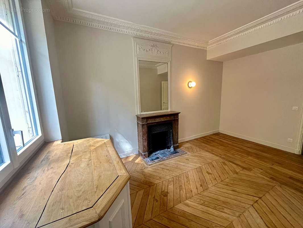 Appartement à PARIS-7E