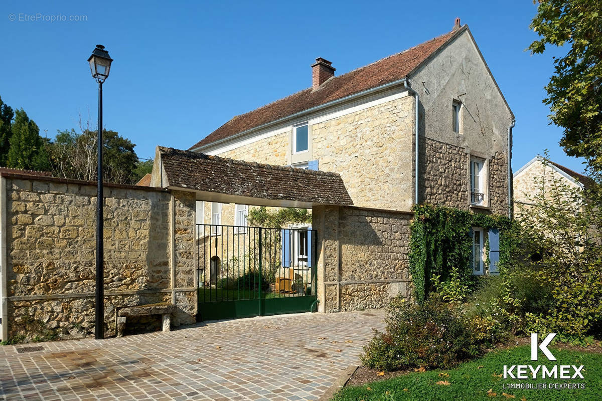 Maison à JOUY-LE-MOUTIER