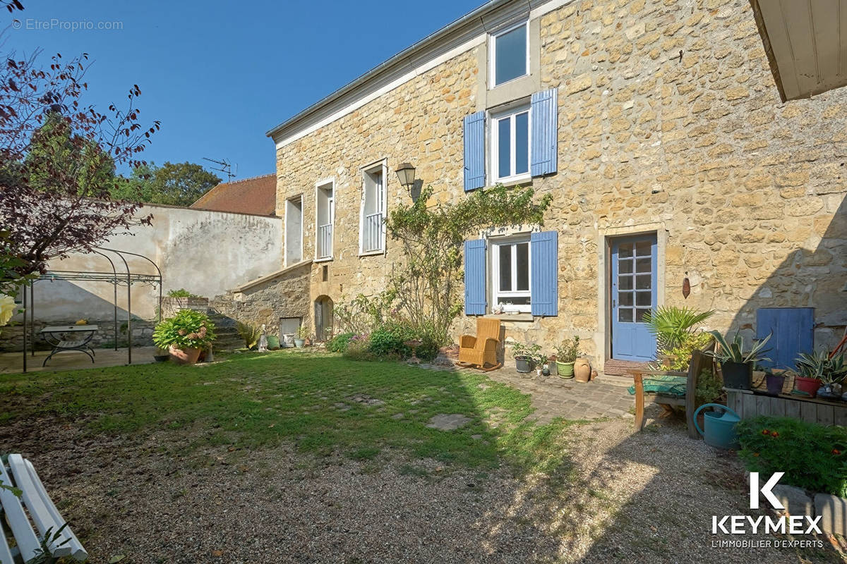 Maison à JOUY-LE-MOUTIER