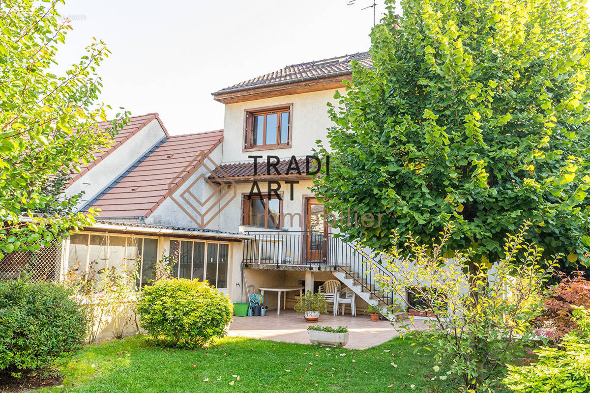 Maison à SAINTE-GENEVIEVE-DES-BOIS