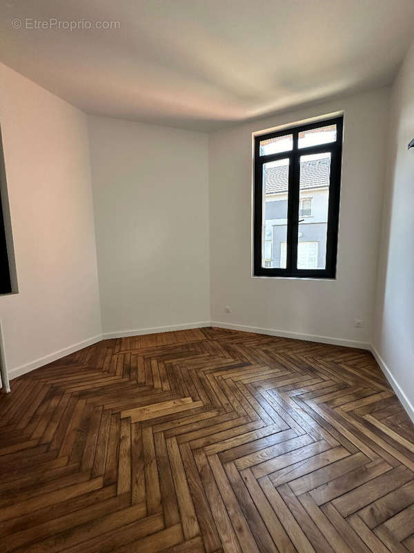 Appartement à SAINT-LEGER-DU-BOURG-DENIS