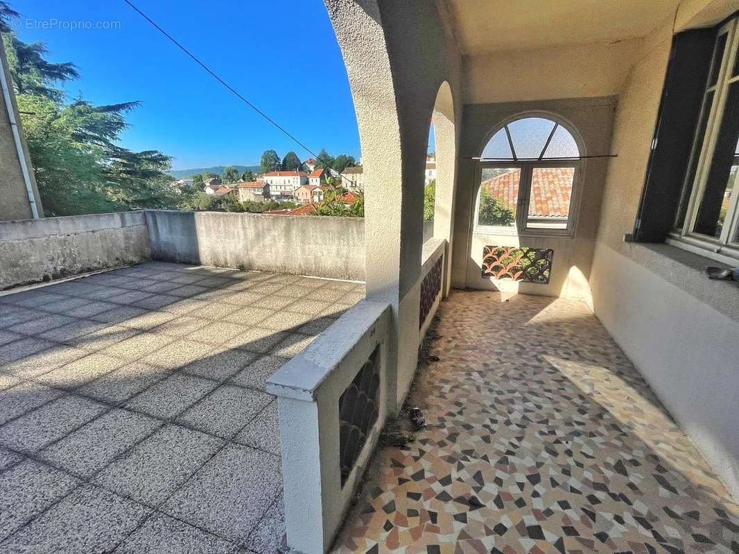   - Appartement à AUBENAS