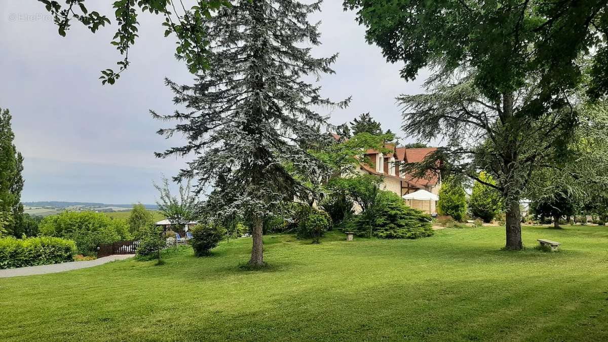 Maison à NANTEUIL-AURIAC-DE-BOURZAC