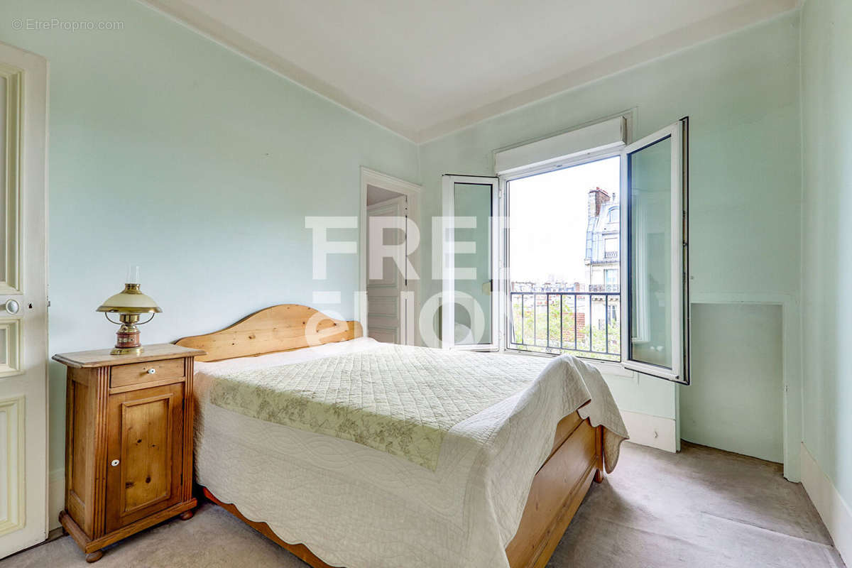 Appartement à PARIS-14E